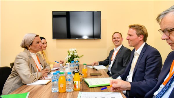 وزيرة البيئة تلتقي