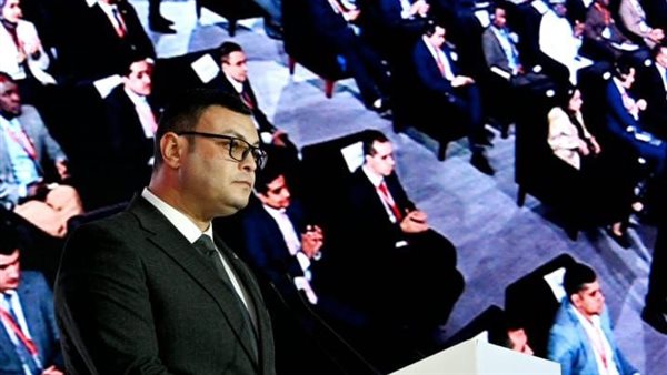 وزير الإسكان والمرافق