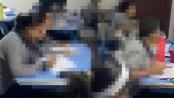 الطلاب داخل الفصل