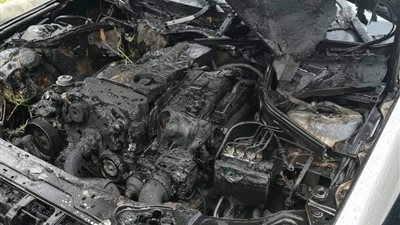 السيطرة على حريق سيارة ملاكي إثر سقوط كابل كهرباء في الفيوم