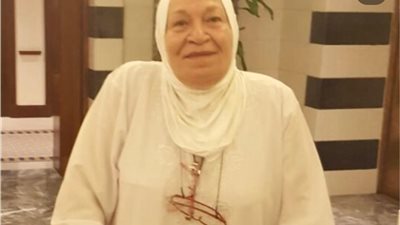 مصادر لـ القاهرة 24: والدة أحمد مكي دُفنت عصرًا واستقبل العزاء على المقابر