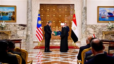السيسي ورئيس وزراء ماليزيا يشهدان توقيع مذكرة لتعزيز التعاون في الشؤون الإسلامية