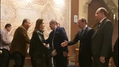 وسط حالة من الحزن.. حفيد الشاعر أحمد رامي يستقبل واجب العزاء في والده | بث مباشر 