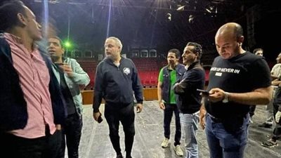 التجهيزات الأخيرة لـ حفل إيهاب توفيق على مسرح البالون