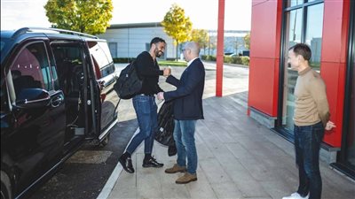 البرتغالي روبن أموريم يصل إلى مقر مانشستر يونايتد استعدادًا لتولي مسؤولية الفريق