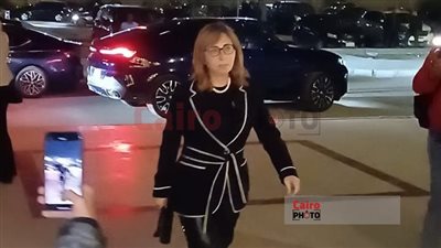 لميس الحديدي ومنى الشاذلي تقدمان واجب العزاء في والدة مفيدة شيحة