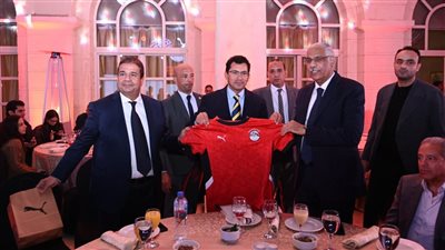 وزير الرياضة: قميص منتخب مصر الجديد يجمع بين الأصالة والحداثة