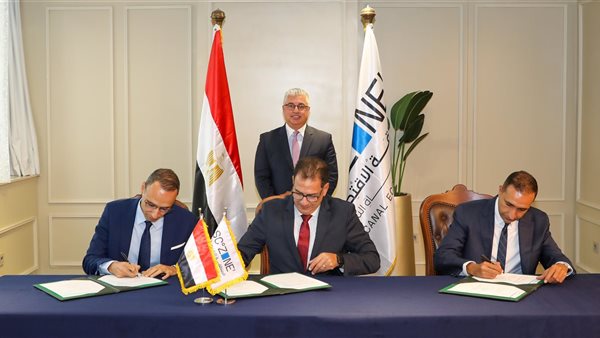 قناة السويس 