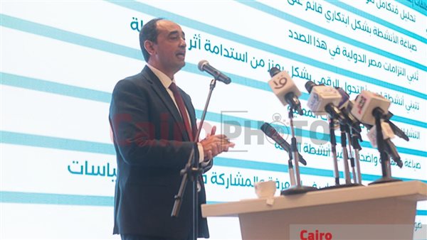  الدكتور عمرو عثمان