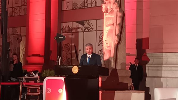 وزير السياحة 