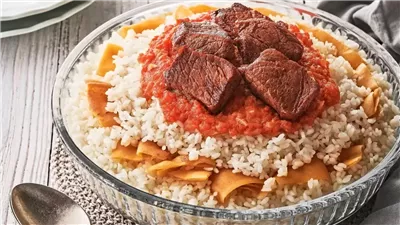 استمتعي بألذ طعم.. طريقة عمل فتة باللحمة خطوة بخطوة