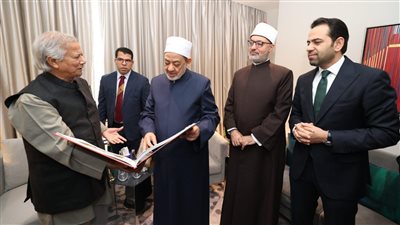  شيخ الأزهر يستقبل رئيس الحكومة الانتقالية في بنجلاديش ويناقشان سُبل تعزيز التعاون الدعوي والعلمي