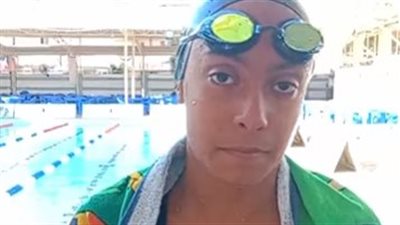 حصلت على أكتر من 20 بطولة.. قصة نجاح ورد شان بطلة العالم بالسباحة بذراع غير مكتمل| بث مباشر 