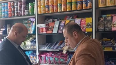 ضبط منتجات غذائية منتهية الصلاحية ومخزن بدون ترخيص في حملة تموينية بالإسكندرية