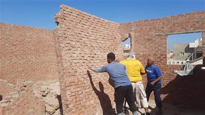 حي جنوب الغردقة بالبحر الأحمر: إزالة 550 متر مخالفات وإغلاق عيادة بدون ترخيص