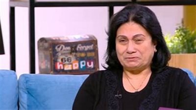 سلوى عثمان تبكي خلال حديثها عن والدها الراحل: قبّلت رأسه في الغُسل للمرة الأخيرة | بث مباشر