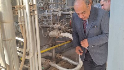 محمود عصمت في زيارة مفاجئة لمحطة توليد كهرباء السويس البخارية: مراجعة شاملة لنمط التشغيل والأمن الصناعي