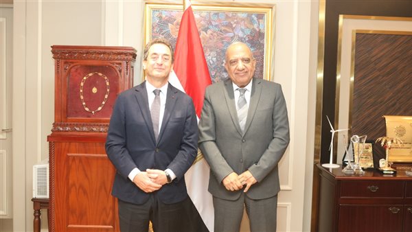 وزير الكهرباء يستقبل