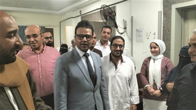 وكيل وزارة الصحة بسوهاج يتفقد مستشفى برديس.. ويوجه بتشغيل 6 ماكينات إضافية بقسم الغسيل الكلوي| صور