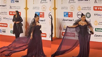 فستان يشبه الفراشة.. رانيا يوسف بإطلالة جريئة في حفل افتتاح مهرجان القاهرة السينمائي