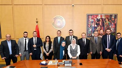 وزير الإسكان ينظم حفلا لتكريم مجموعة العمل القائمة على تنظيم فعاليات المنتدى الحضري العالمي