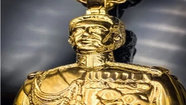  تمثال من الذهب للإمبراطور