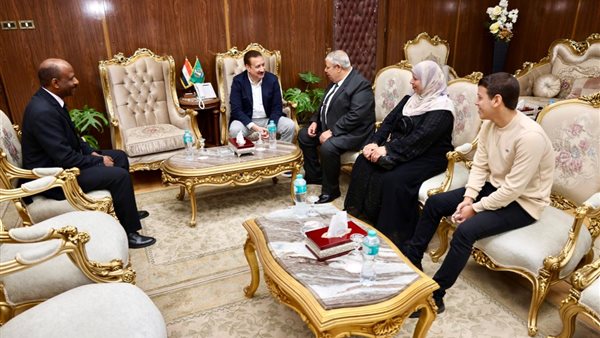 محافظ المنوفية والأب