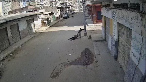 شاب يعتدي على فتاة