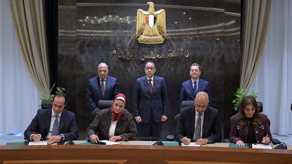 رئيس الوزراء يشهد