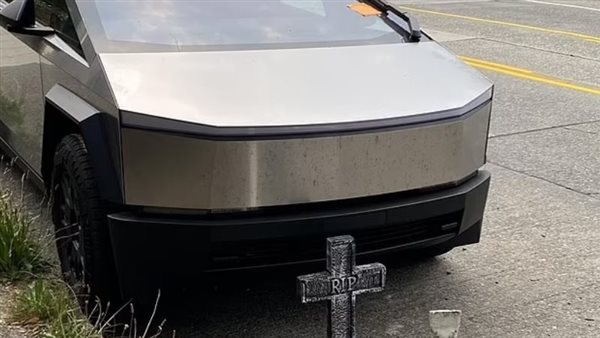 سيارة تسلا سايبرترك