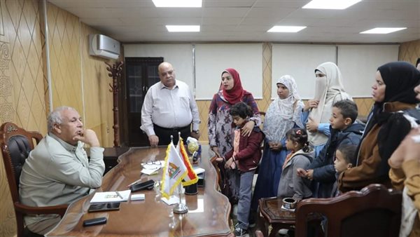 جانب من لقاء محافظ