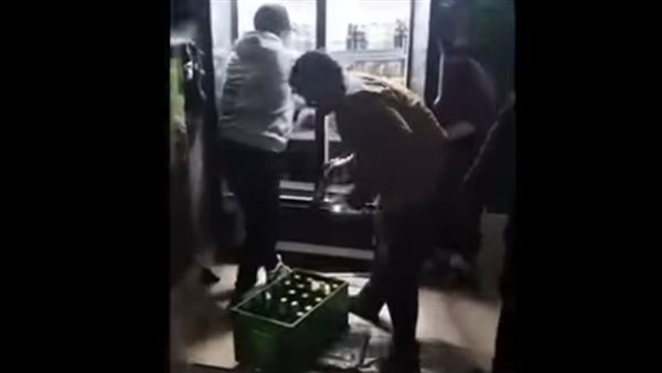 يقدم الخمور للمواطنين.. غلق