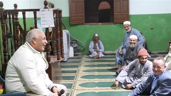 جانب من لقاء محافظ