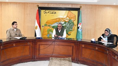بعد نجاح تجربة يرقات الجمبري.. محافظ الفيوم يناقش خطة إنزال المزيد من الأسماك في بحيرة قارون