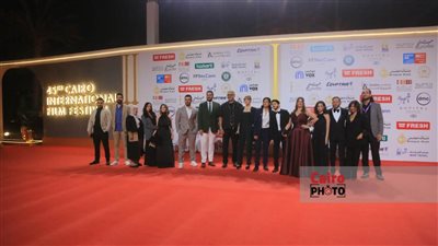 هاني عادل يدعم زوجته دياموند بو عبود خلال عرض فيلمها أرزة بمهرجان القاهرة السينمائي