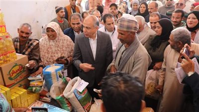 تخفيضات تصل لـ30%.. افتتاح منفذ لبيع السلع الغذائية في مركز دير مواس بالمنيا