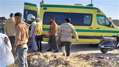 مصرع وإصابة 7 أشخاص في تصادم ميكروباص وتريلا بالبحيرة | بث مباشر