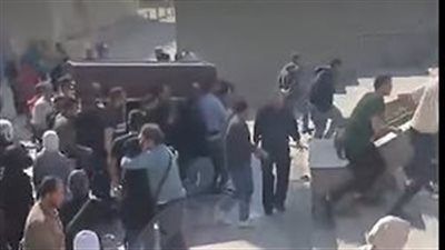 أحمد خالد صالح يشيع جثمان خالته من مسجد عمرو بن العاص بعد وفاة عمه| فيديو 