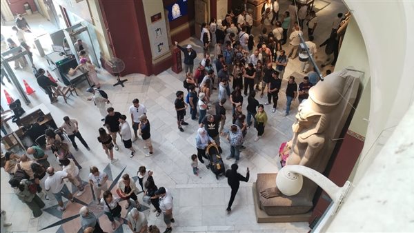  إقبال كبير من السائحين