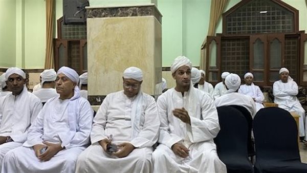 بالعمائم والجلاليب