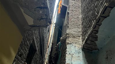 تصادف مرورهما أسفلها.. التحقيق في مصرع صغيرة وإصابة أخرى إثر انهيار شرفة منزل بالإسكندرية