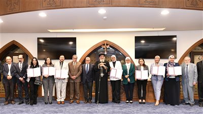 البابا تواضروس يلتقي الحاصلين على الماجستير والدكتوراه في الدراسات القبطية