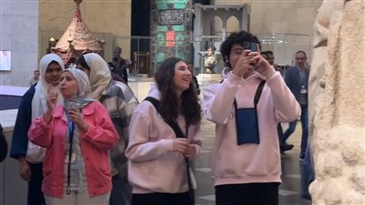 إقبال كبير من زوار المتحف القومي للحضارة المصرية على تجربة فلتر إنستجرام