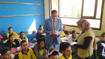 وكيل تعليم الجيزة يجري زيارات مفاجئة لعدد من المدارس.. ويوجه بالاستعانة بمعلمي المدارس الخاصة لسد العجز