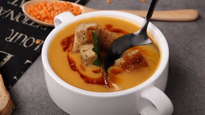 أفضل طرق عمل شوربة العدس المُشبعة.. جربيها بالبرغل لمواجهة برد الشتاء