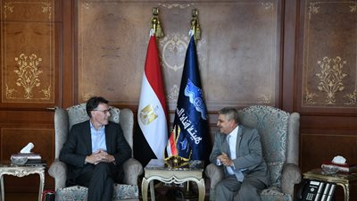 أسامة ربيع: نسعى لتوطين صناعة بناء الكراكات في الترسانات الوطنية بالتعاون مع IHC الهولندية