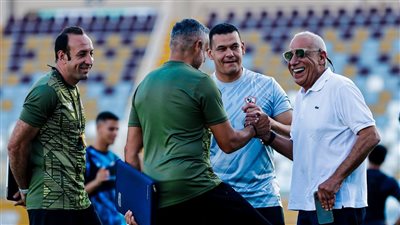 جوميز يجتمع بمساعديه وجلسة أخرى مع طبيب الفريق على هامش المران