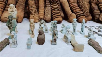 كأنها مغارة علي بابا.. القصة الكاملة لضبط شخصين بحوزتهما 360 قطعة أثرية بالمنيا | صور