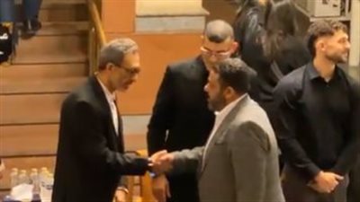 وليد سليمان وطاهر أبو اليزيد أول الحاضرين إلى عزاء والدة الكابتن تامر النحاس | بث مباشر