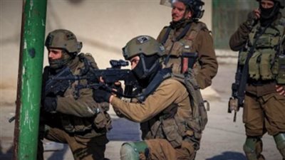  تحصن به عدد من الشباب.. قوات خاصة إسرائيلية تحاصر منزلًا وتقصفه جنوب جنين